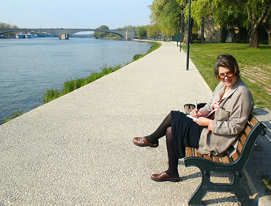 Photo of Ann Trusty painting in Avignon.©J.Hulsey