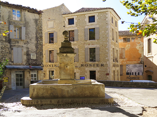 Fountain in Gordes, © J. Hulsey