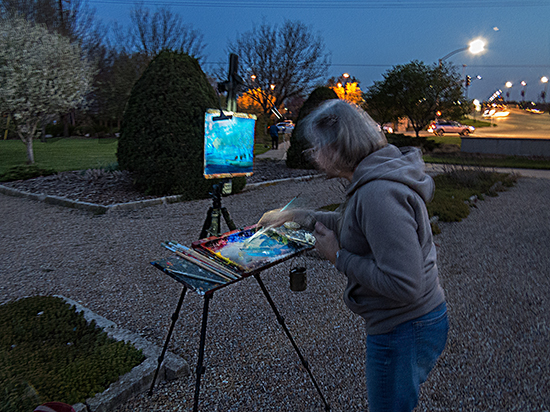 Photo of an artist painting a nocturne. © A. Trusty