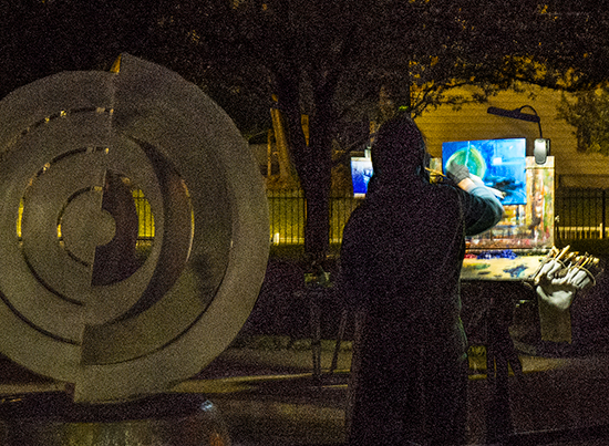 Photo of an artist painting a nocturne. © A. Trusty